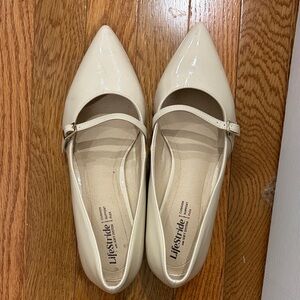 Life Stride Women's Beige Mary Jane Flats